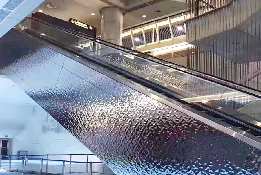 エレベーター：シルバー鏡面水波板